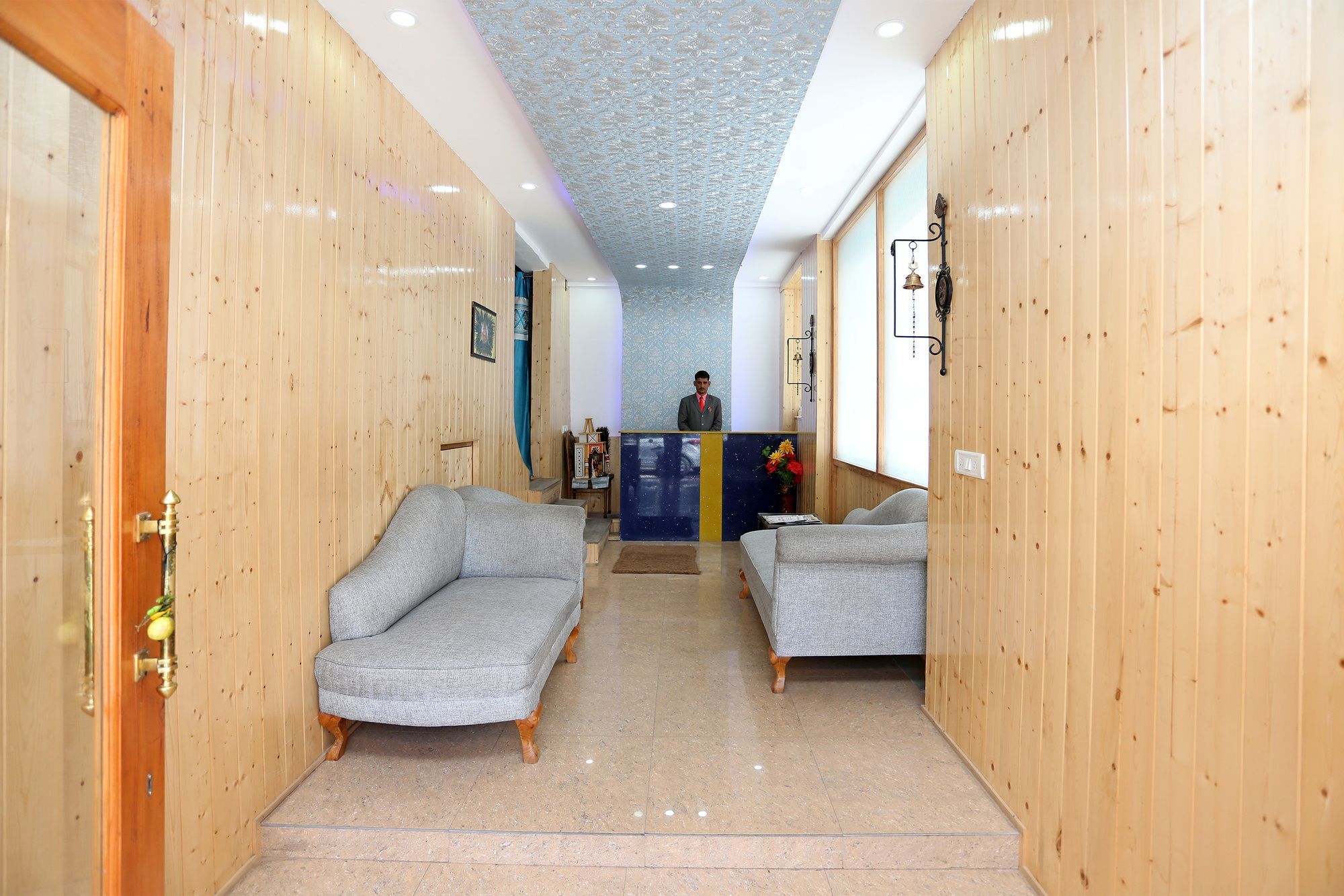 Oyo 9912 Hotel Rock Sea Manāli Екстериор снимка