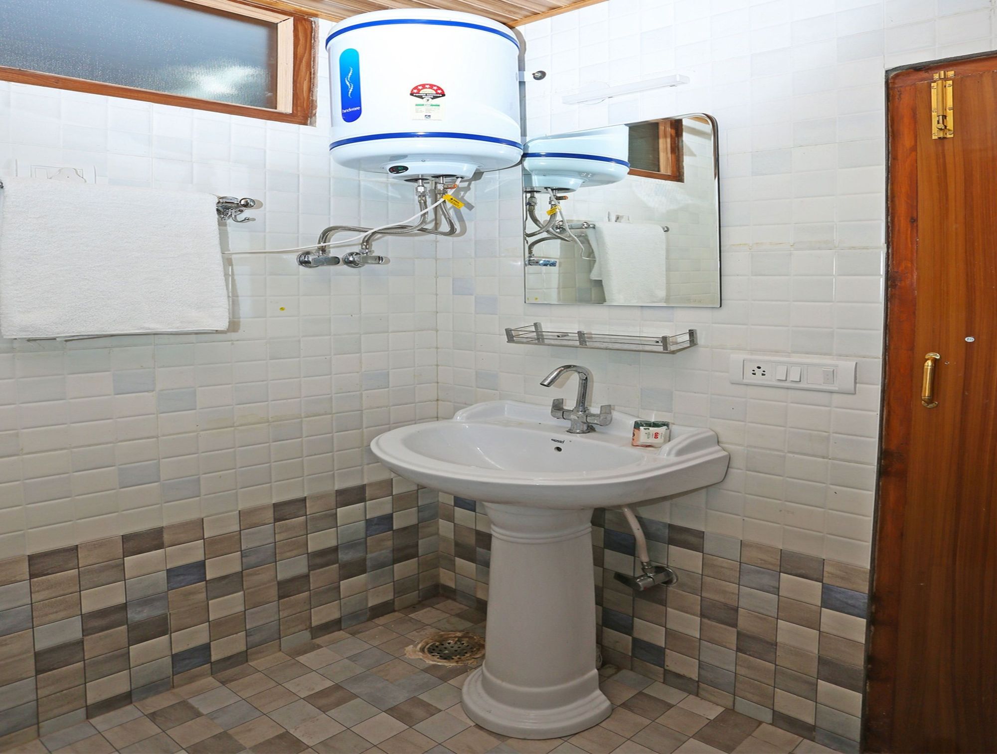 Oyo 9912 Hotel Rock Sea Manāli Екстериор снимка